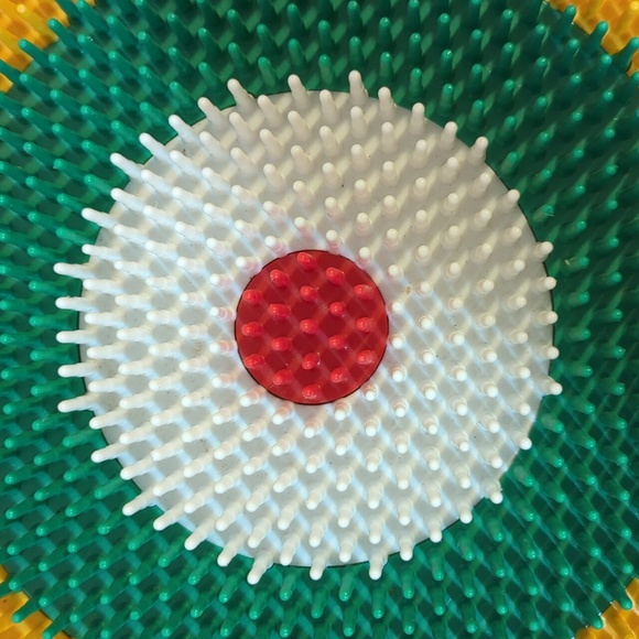 1988 Striker safety guard darts round board InnoLand yellow green white red hang - Picture 5 of 9